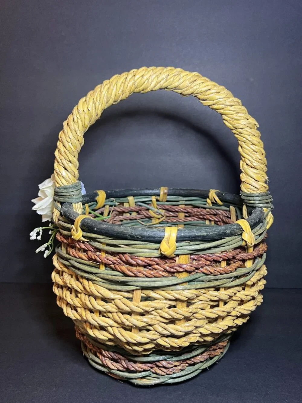 Rustic Farmhouse Style Multicolor Decorative Woven Wicker Basket w/ Handle 11.5